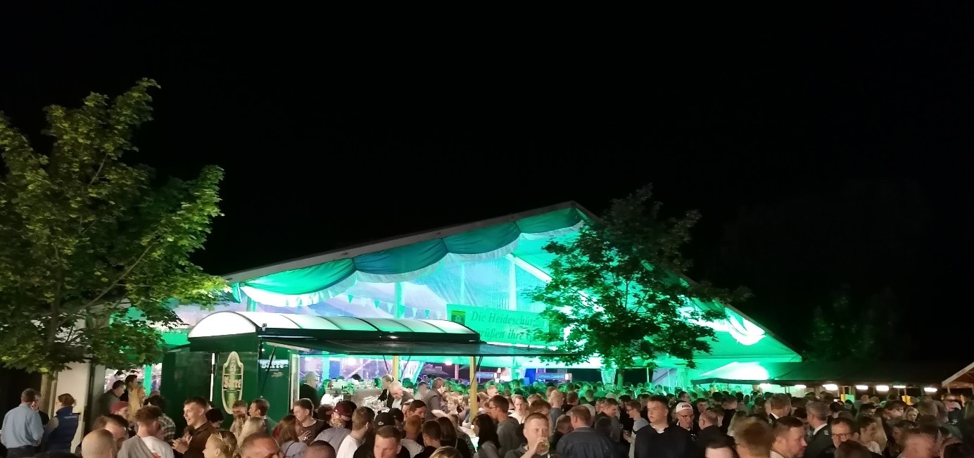 Viel los auf dem Schützenplatz Viel los auf dem Schützenplatz